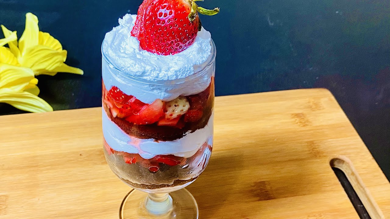 Christmas special strawberry dessert/strawberry cream pudding/111st video/jar cake[glass cake]