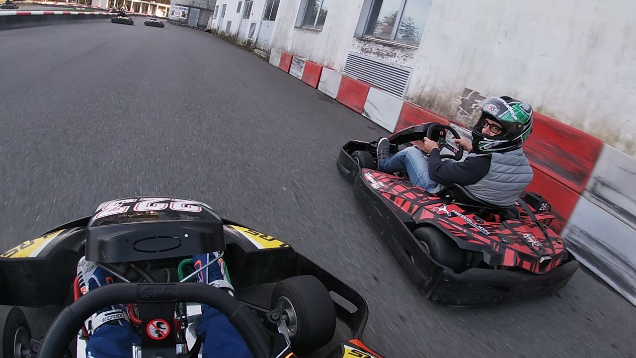 33 Dépassements en 5 Tours au Karting Vuiteboeuf! À tout juste 10 ans, Kaïs les met tous à l'amende.