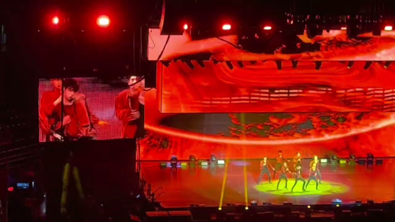 221013 Dance break into “FEVER” - ENHYPEN in Chicago, MANIFESTO World Tour