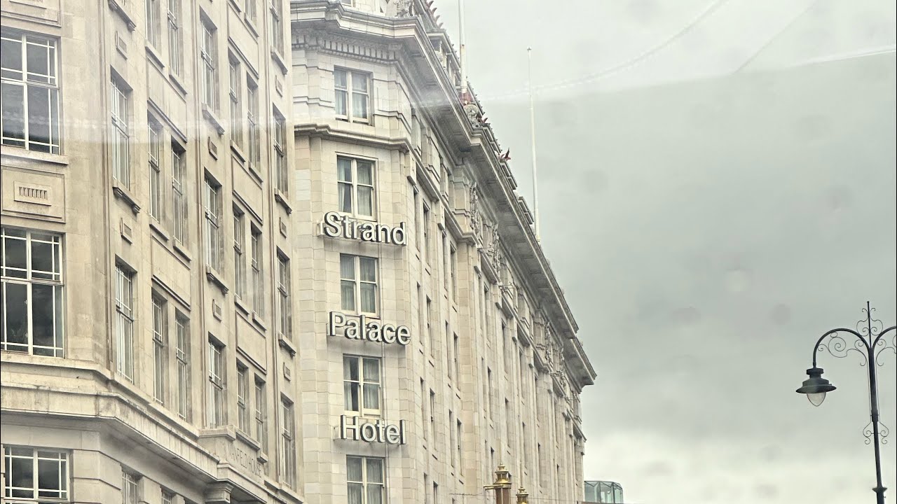 Checking in @ The Strand Palace Hotel