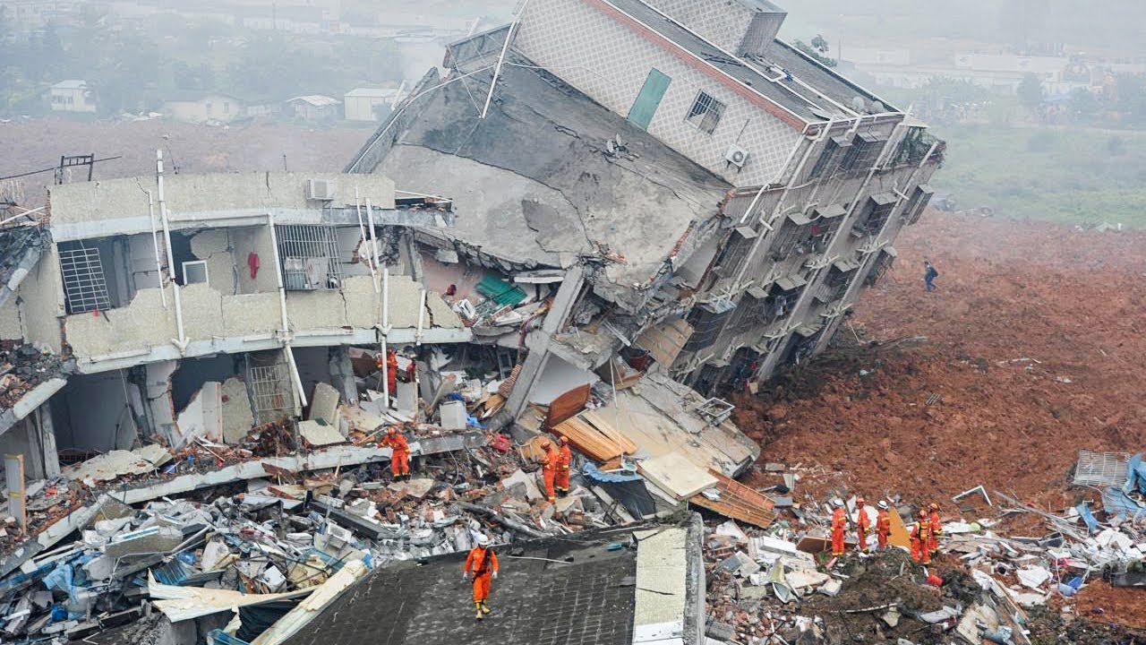 top-5 massive landslide caught on camera