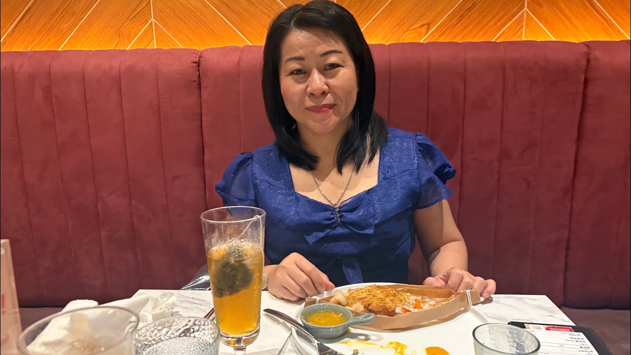 Đến ăn tối tại nhà hàng 