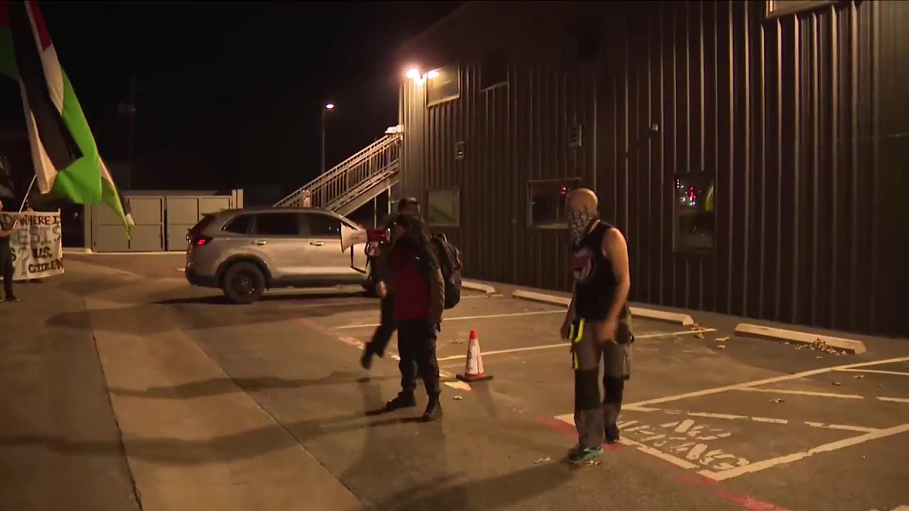 WATCH LIVE: Protesters in Pflugerville stand in solidarity with Minneapolis after fatal ICE shooting