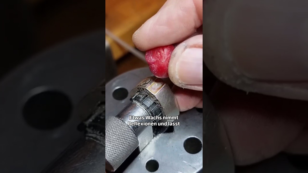 Gold trifft Saphir in der perfekten Fassung