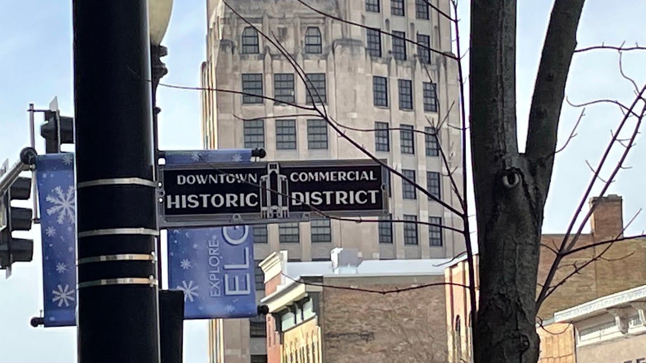 Walking around Downtown Elgin Illinois