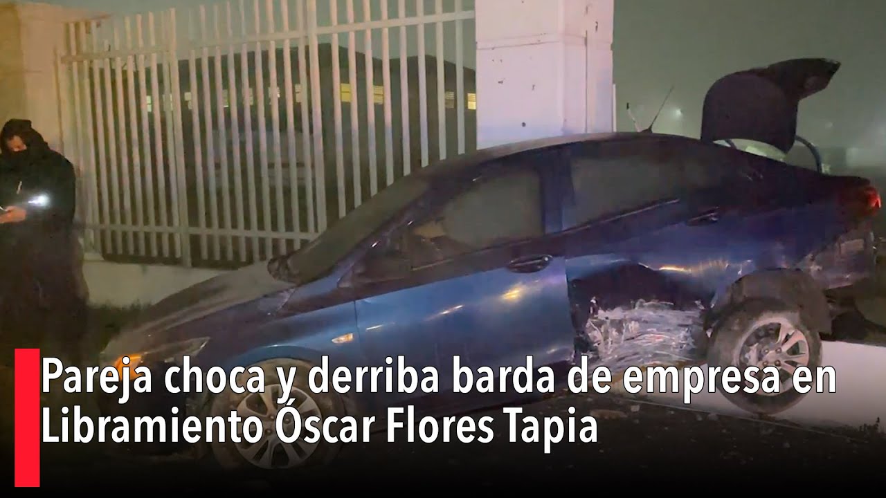 Pareja choca y derriba barda de empresa en Libramiento Óscar Flores Tapia
