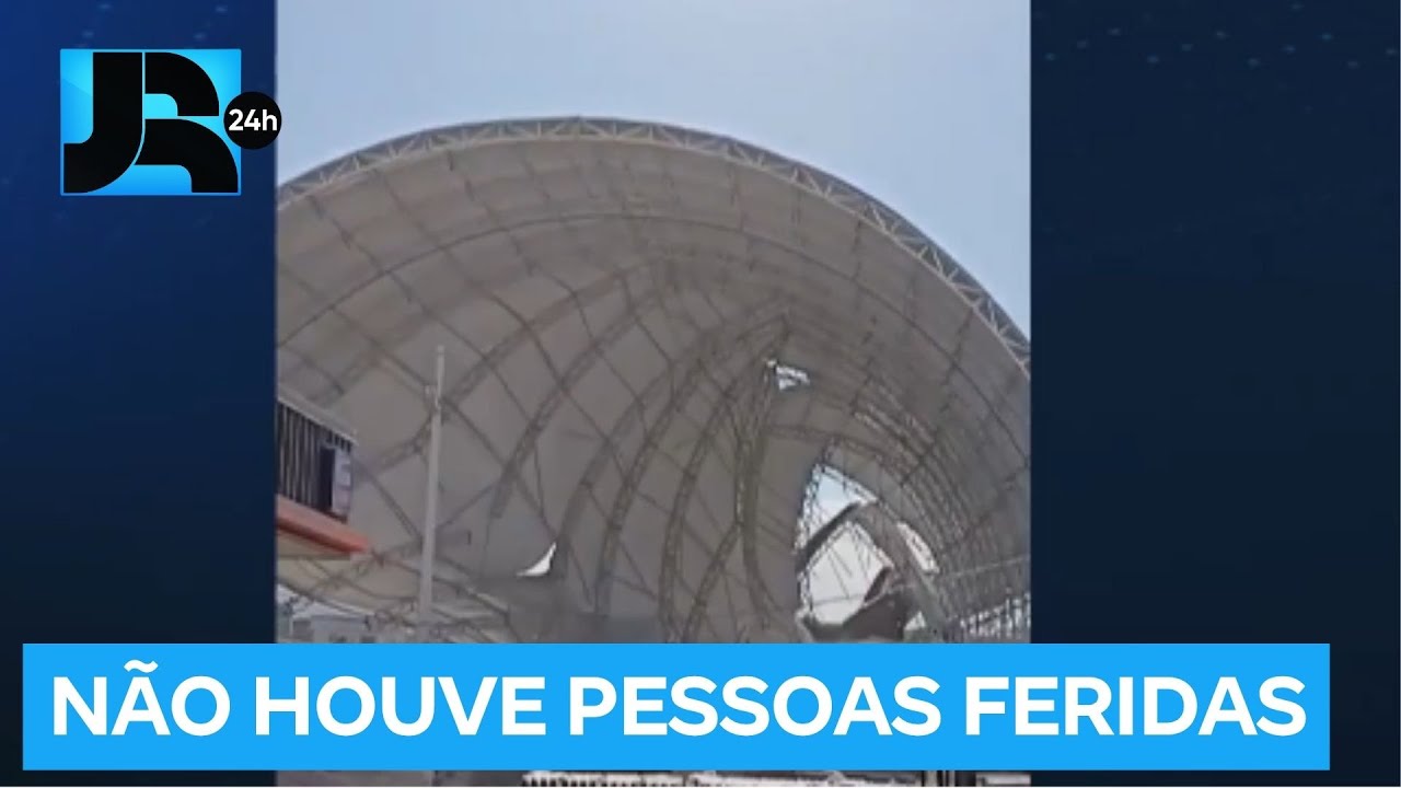 Forte ventania derruba tenda em Bertioga (SP)