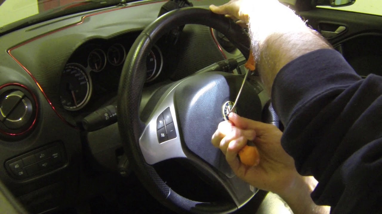 Rimozione logo volante Alfa Romeo MiTo [How to Replace Steering Wheel Logo] #4
