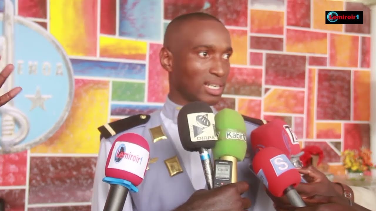 ENOA-REMISE D'EPAULETTES AUX SOUS-LIEUTENANTS DE LA 43é PROMO.Une cérémonie présidée par le MFA...