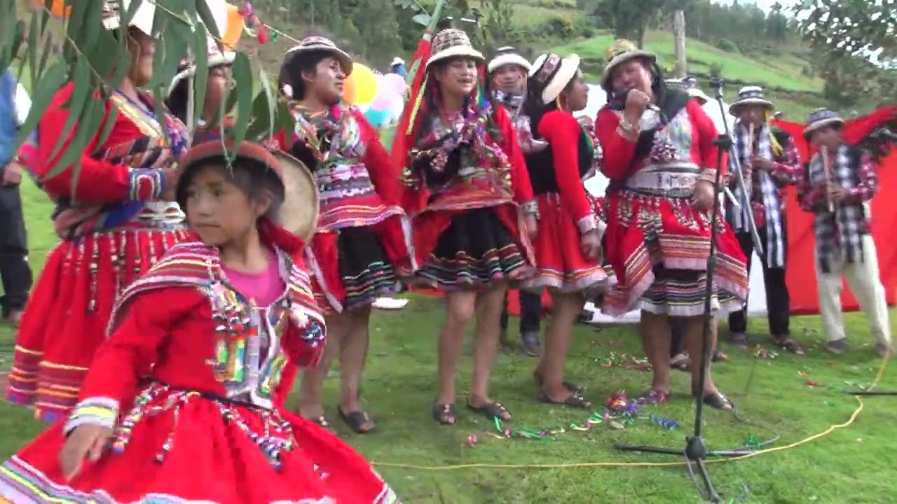 Costumbres y Tradiciones T'ikapallana