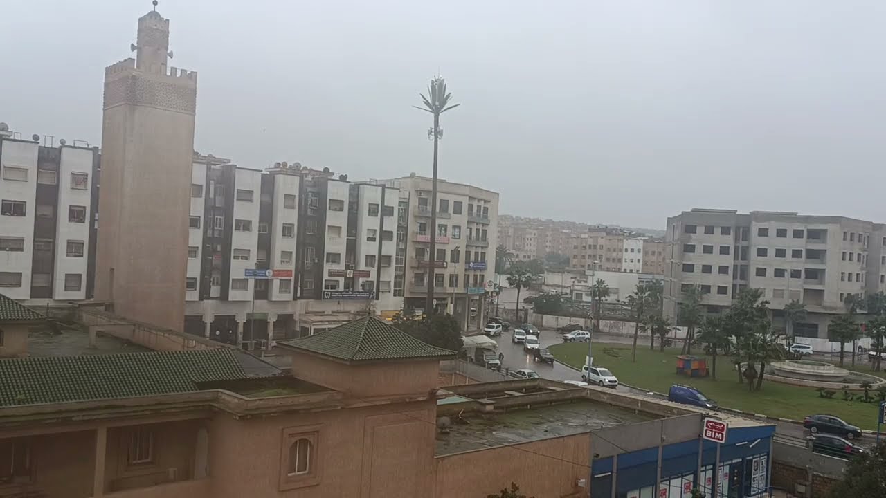 #أمطار عاصفية ورياح قوية في مدينة الدار البيضاء هذه الأثناء 