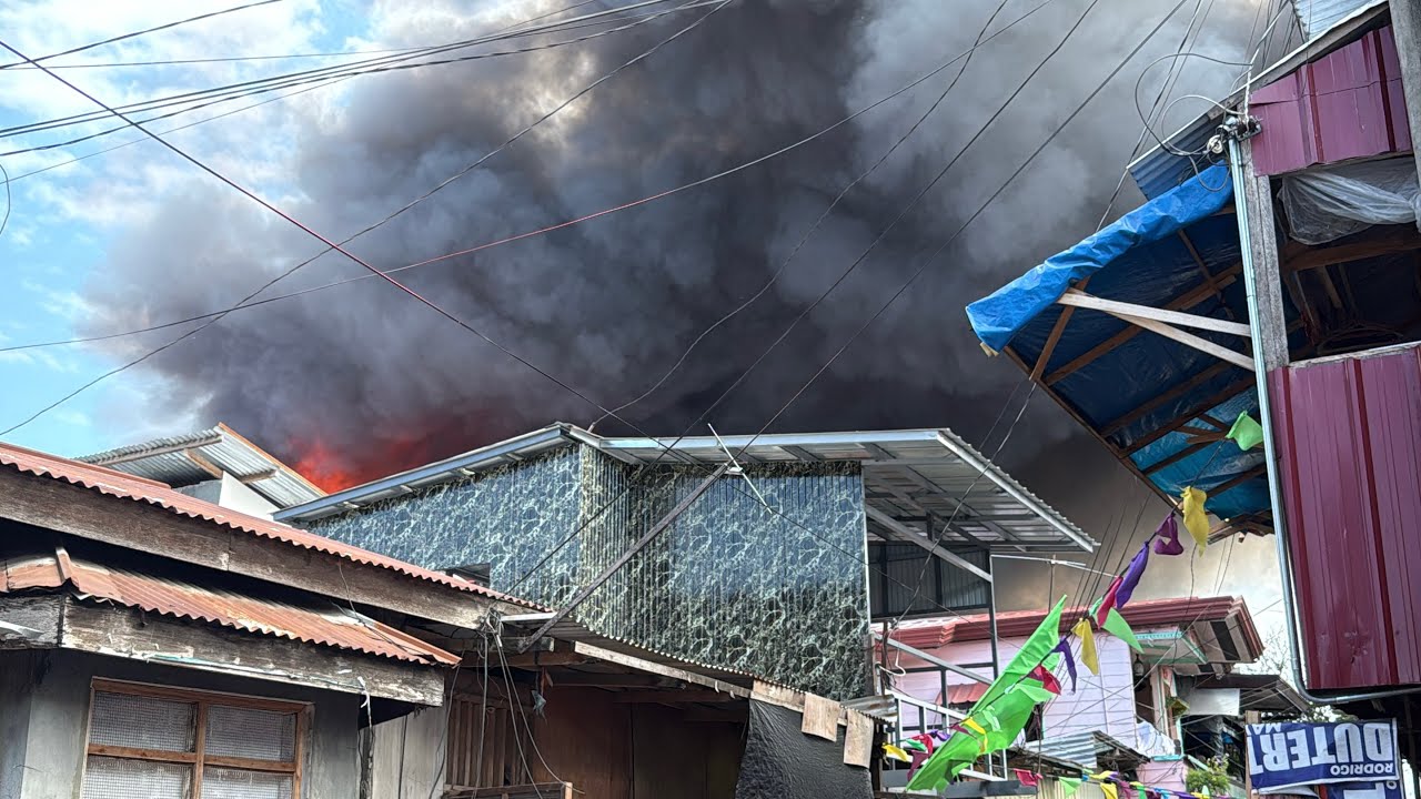 House on fire at Rosemarie &lsquo;Carpenter&rsquo;Barangay tomas monteverde&rsquo;Davao city#fire #sunog