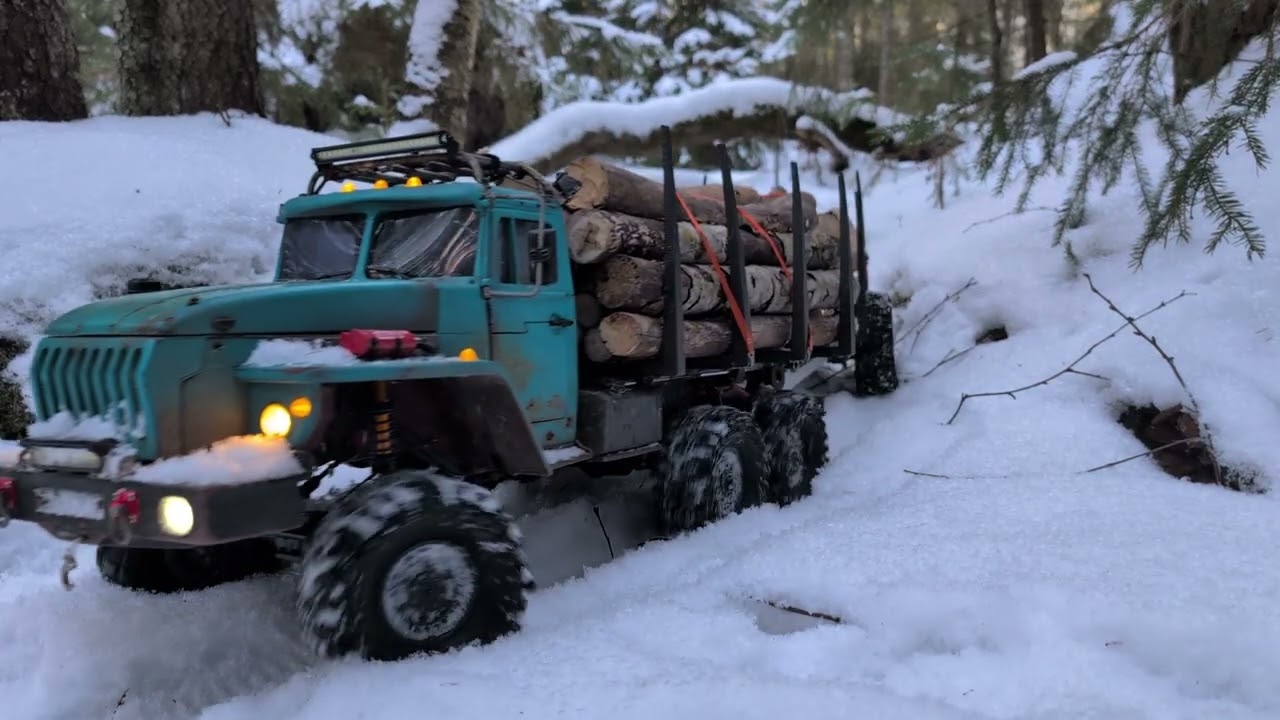 RC Ural 4320 cruising on snow road. #rccrawler 