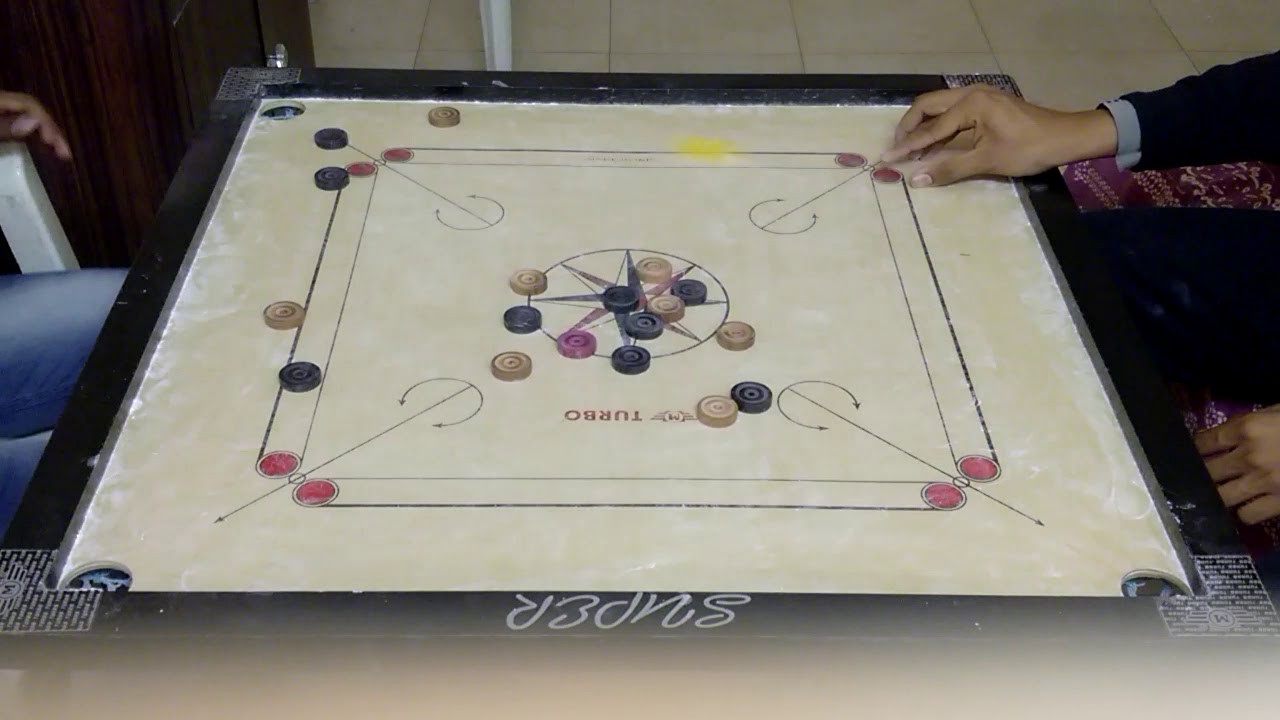 Carrom noobs || carrom match || beginners game
