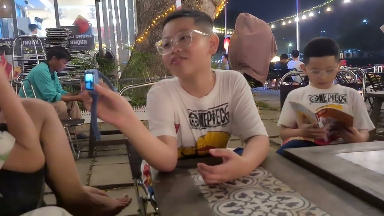 Anh em Hoàng Thịnh đi đường hoa Cao Lãnh