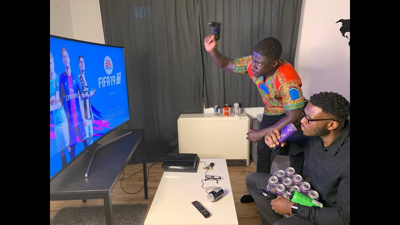 Spielsüchtiger Deutscher rasiert Afrikaner in FIFA I Der Gamer 