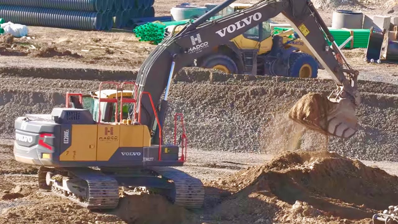 Tractors Digging! Moving a lot of earth! Tooele Utah 2/4/2026