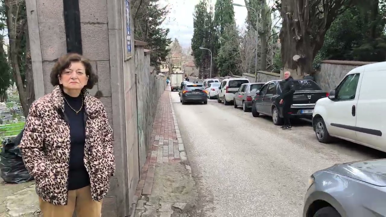 Zeki Müren’in Annesi Hayriye Müren’in Mezarı”