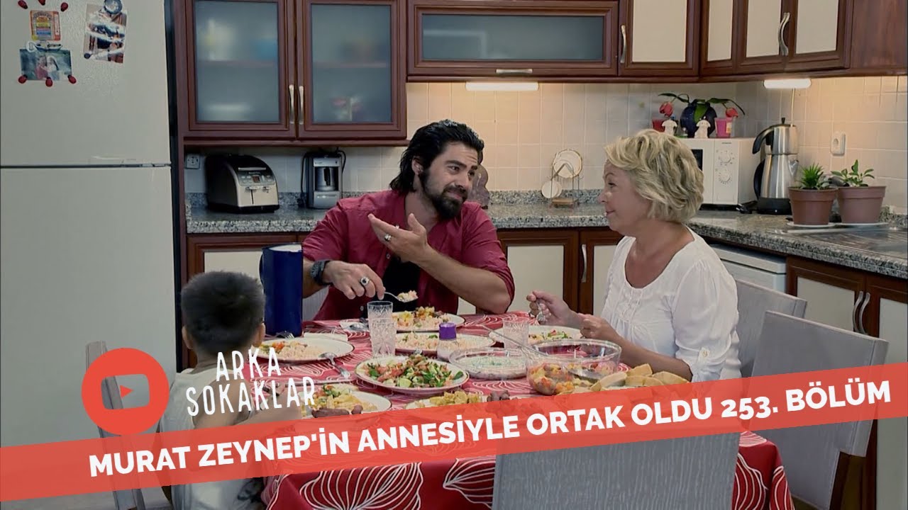 Murat Zeynep'in Annesinin Her Dediğini Yapıyor 253. Bölüm