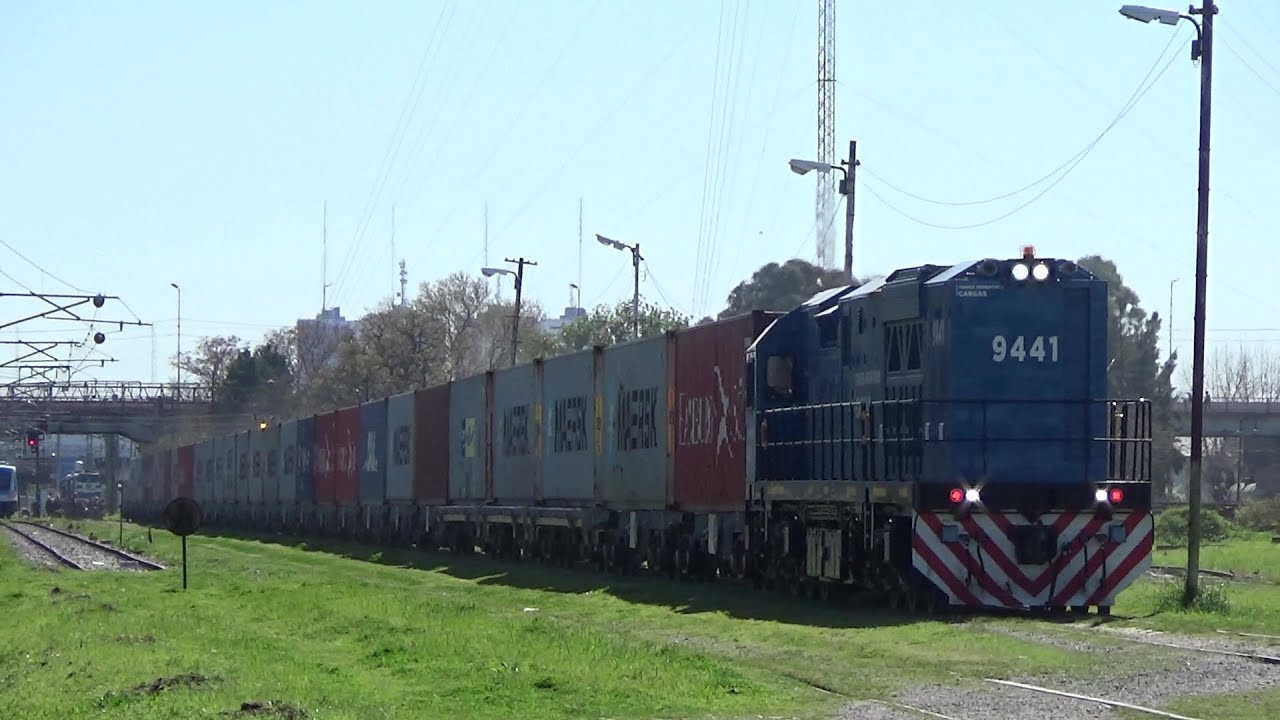CRRC CDD5A1 9441 maniobrando con contenedores en Gerli