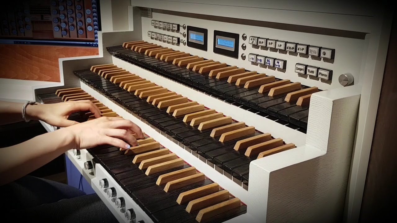 Organ improvisation to Howl's moving castle