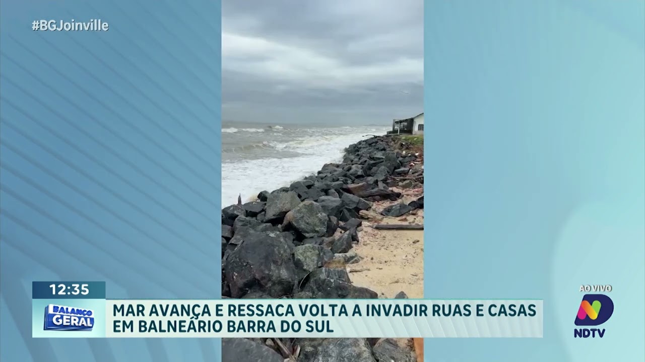 Ressaca volta a invadir ruas e casas em Balne&aacute;rio Barra do Sul neste domingo