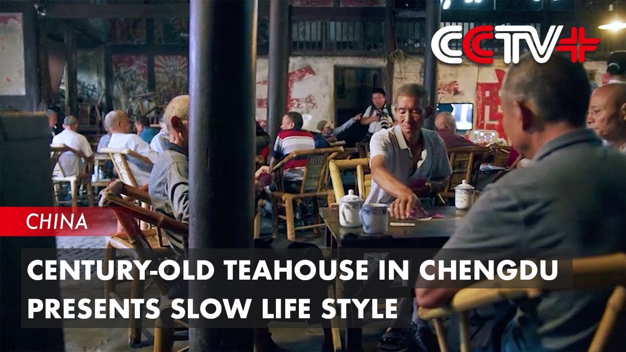 Century-Old Teahouse in Chengdu Presents Slow Life Style