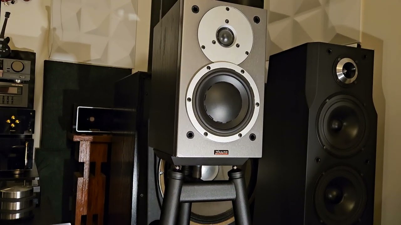 Vintage Marantz 1070 & Dynaudio Audience playing smooth jazz