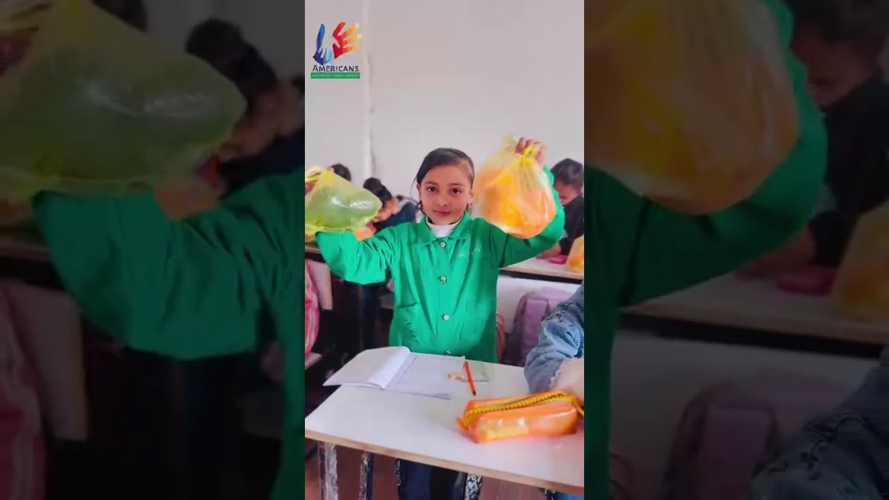 بدعم المطبخ المركزي العالمي وزعت منظمة أمريكيون من أجل الأيتام الفلسطينيين الفواكه على مئات الأطفال