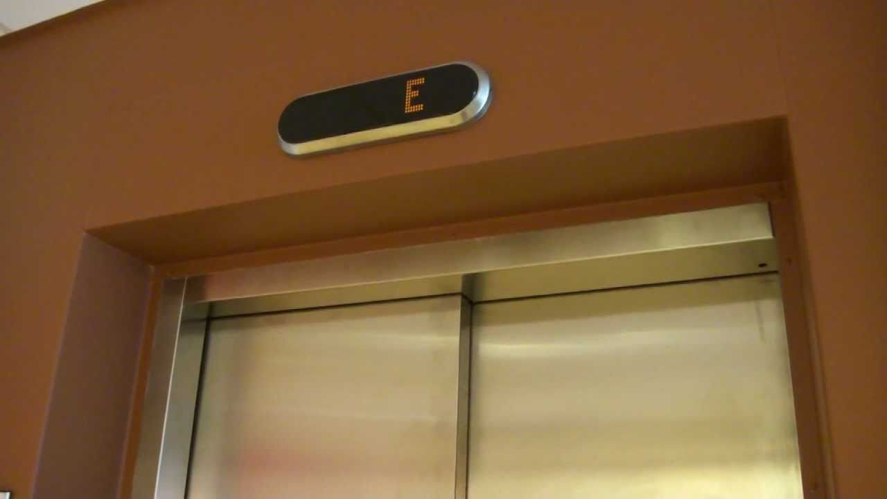 DEVE-Schindler (Mod by: KONE) Traction elevator @ Gallerian IN, Sundsvall, Sweden.
