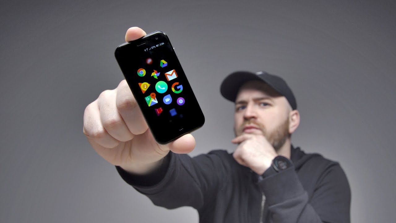 Palm Phone действительно помещается на ладони