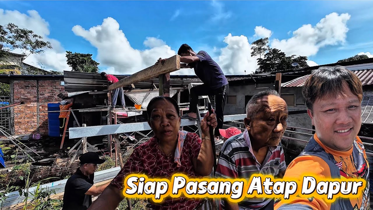 EPISODE-2 TUKANG RUMAH PASANG TIANG DAN BUMBUNG DAPUR // TANGGA NAIK TINGKAT ATAS SUDAH SIAP //