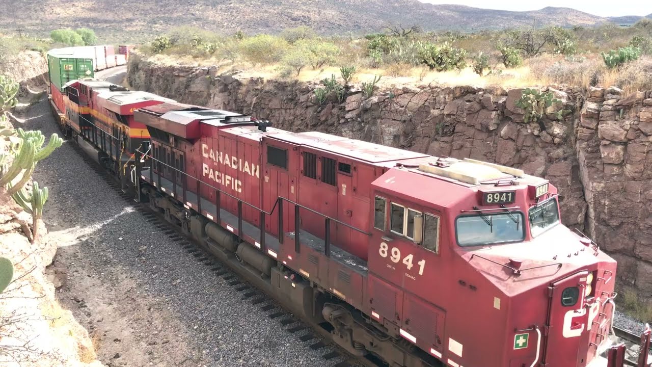 KCS Belles y CP Red: El desfile de CPKC en Bocas, SLP (4104, 4532, 4185, 4217, 4105, 8941 y 4105)