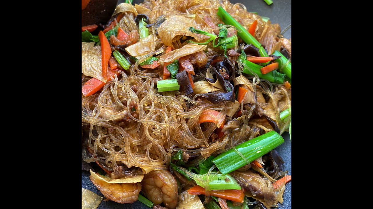 ឆាមីសួខ្មែរ Stir fried glass noodle.