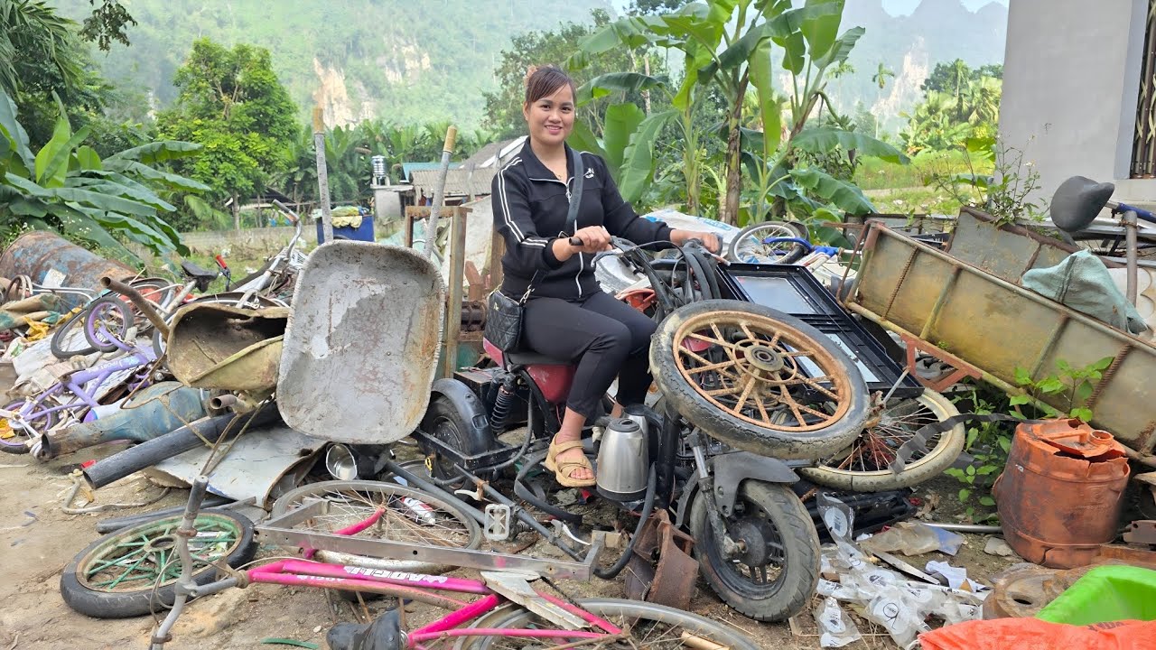 The girl bought scrap electric bicycles to repair and restore the vehicle's engine.