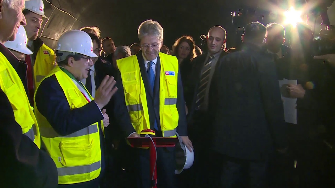 Gentiloni alla stazione Milo della metropolitana di Catania (01/03/2018)