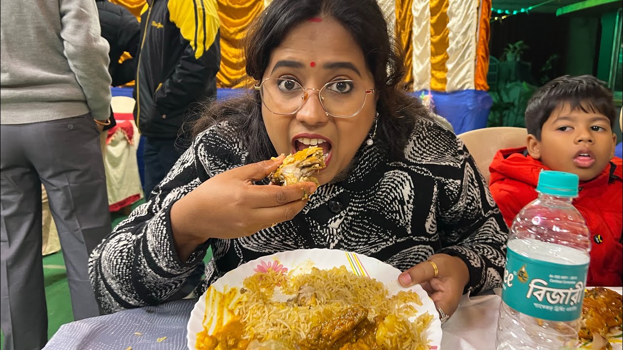 বিয়েবাড়িতে জমিয়ে বিরিয়ানি, চিকেনচাপ, ফুচকা খেলাম