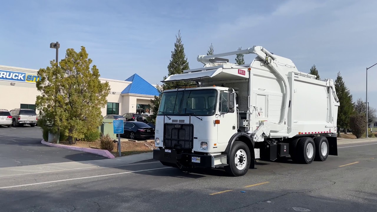2008 Autocar Heil Half/Pack Front Loader Garbage Truck for Sale