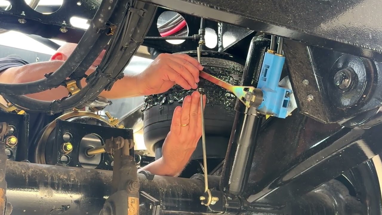 How to Adjust the Leveling Valve on your SmithCo Side Dump Trailer