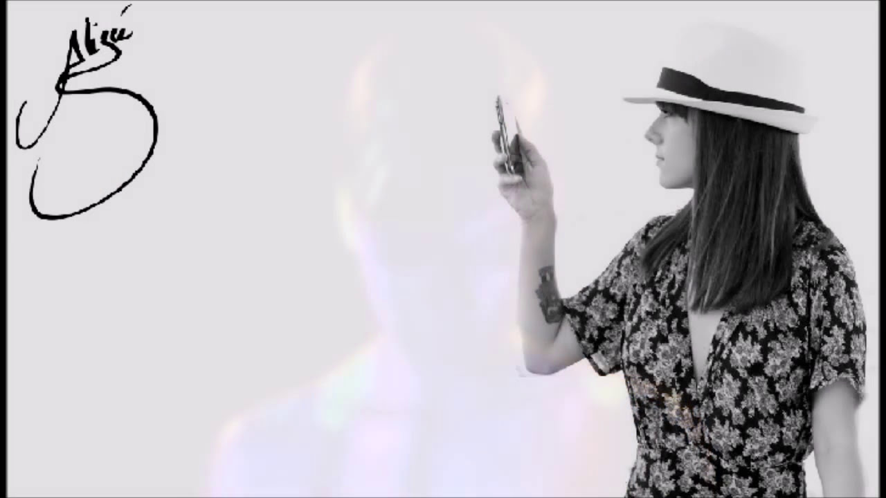 Aliz&eacute;e - Les collines (Lyrics) [HD]