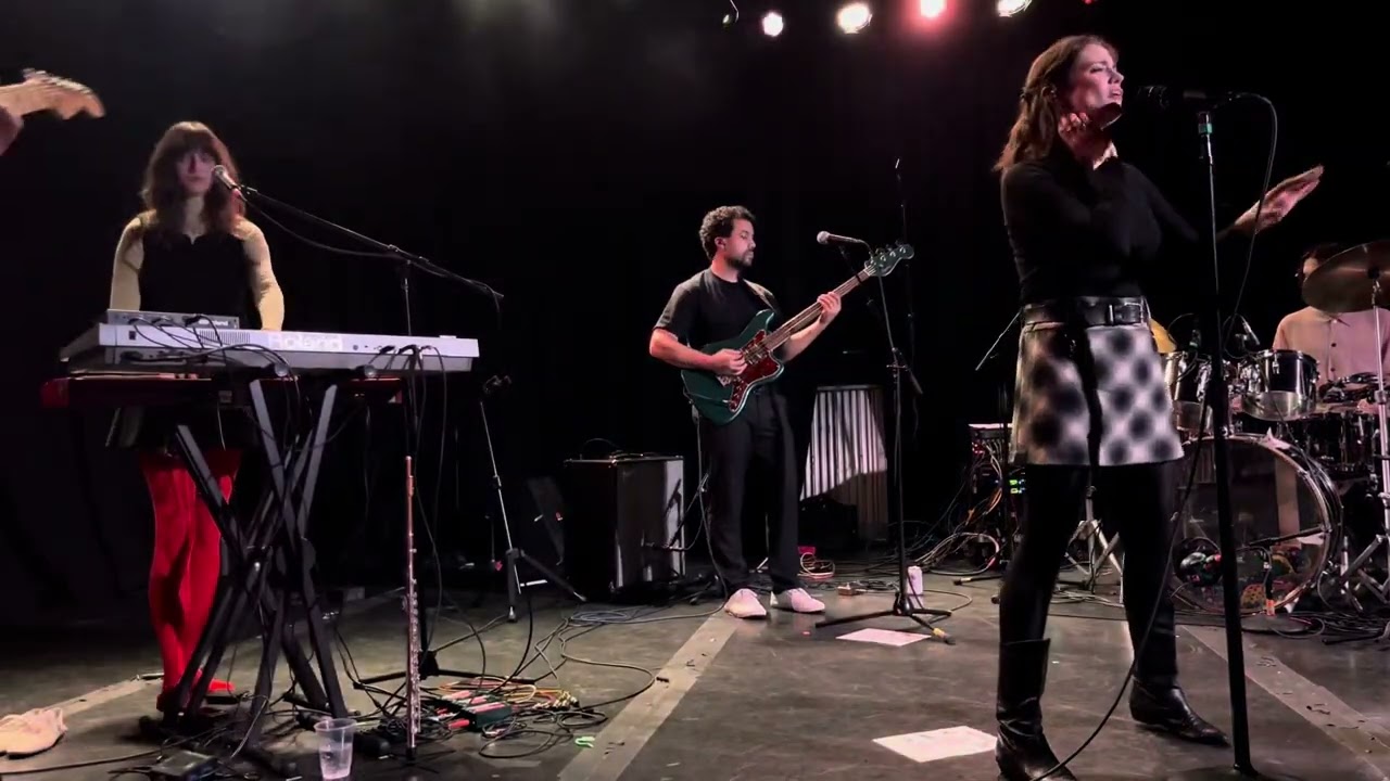 TOPS - Hollow Sounds Of The Morning Chimes (Live @ The Roxy)