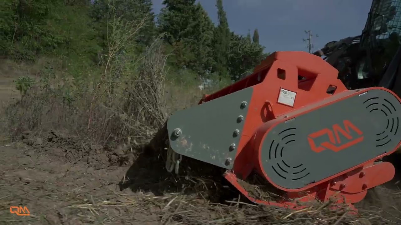 Testata trinciante QM - serie SF su Skid Loaders