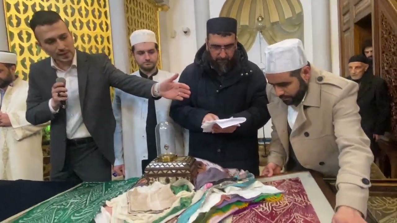 Sümbül Efendi Cami - Sakal-i şerif ve kutsal emanetler