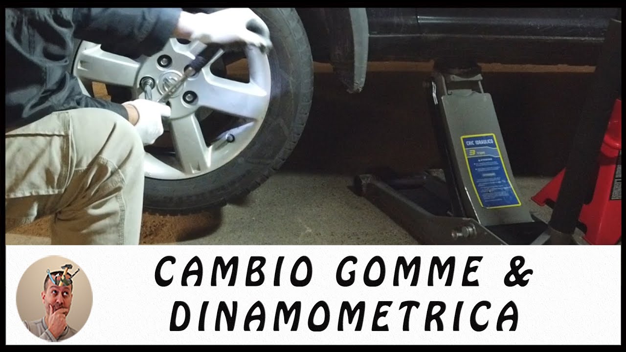Cambio gomme (estive/invernali) utilizzando una chiave dinamometrica.