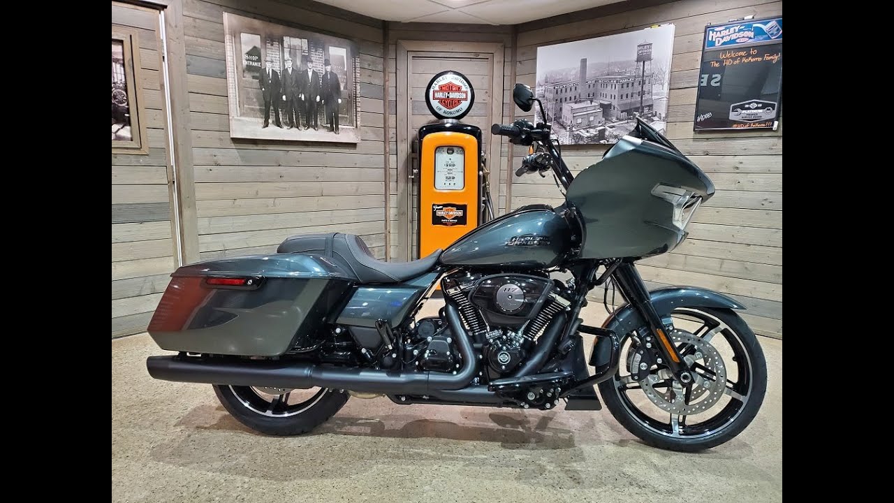 2025 Harley-Davidson Road Glide FLTRX - Iron Horse Metallic.