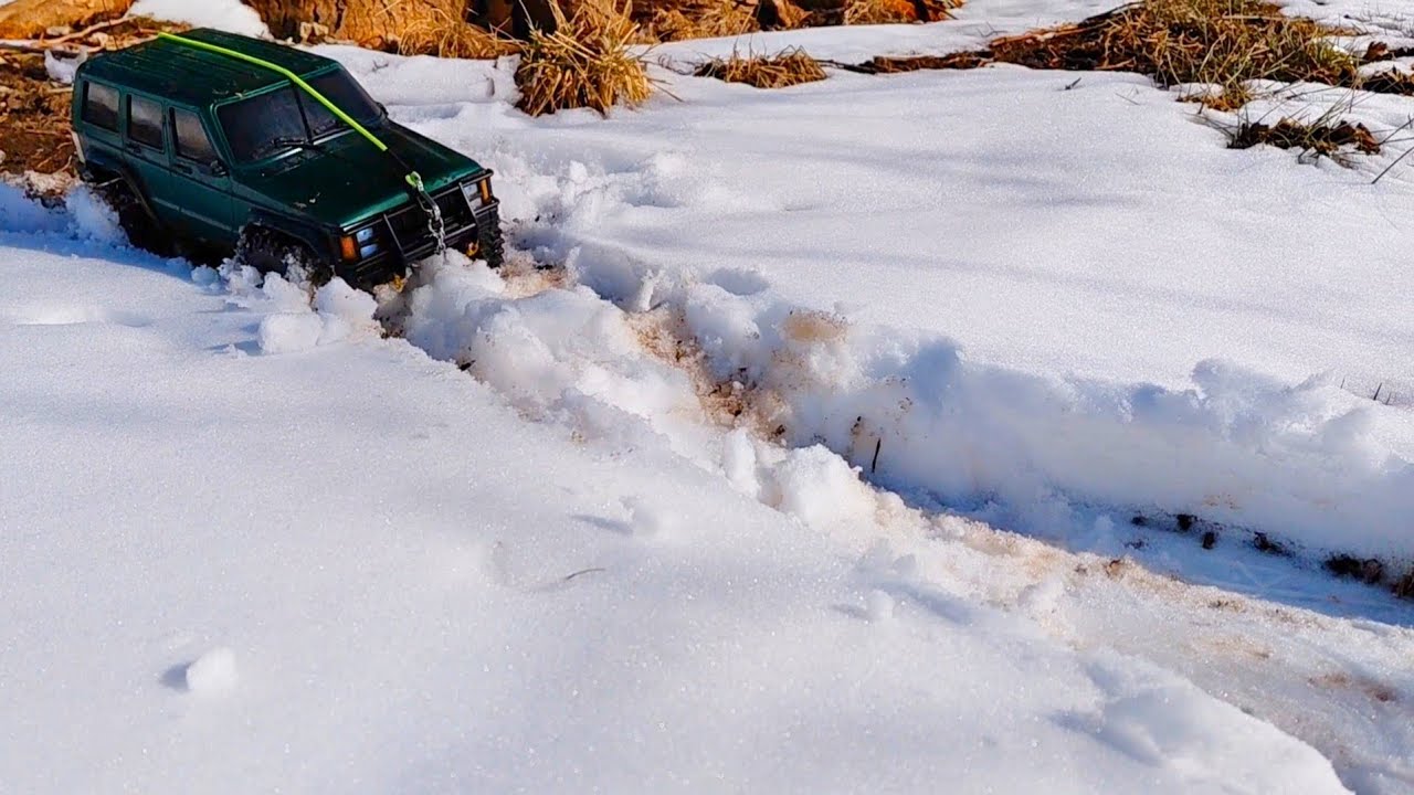 JJRC 8809 In Deep 1/18 Trx4m Clone Xj cutting ruts with some jconcepts holds !