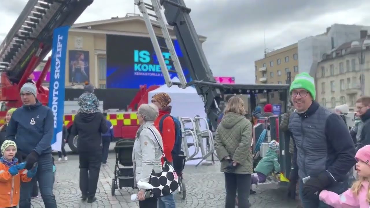 Isot koneet Keskustorilla 2022