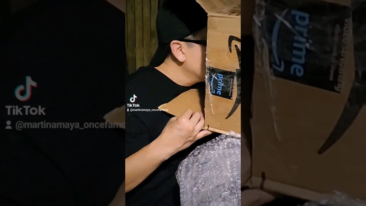 SMELLING AMAZON BOXES | MARTIN AMAYA ONCE FAMOUS #VIRAL #SHORTS #YOUTUBESHORTS #SHORTSYOUTUBE #FUNNY