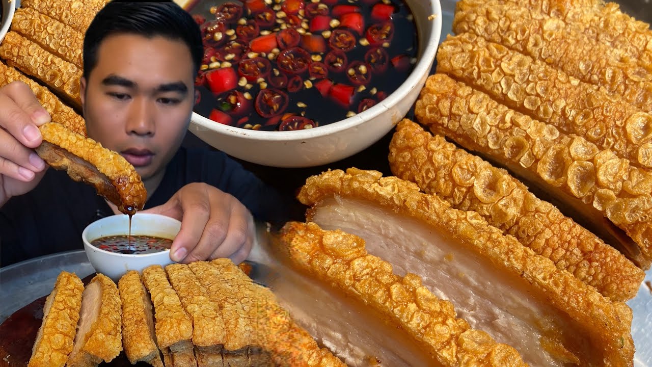 กินหมูกรอบน้ำจิ้มซีอิ๊วดำหวานอร่อยมาก#asmr #food #อาหาร 
