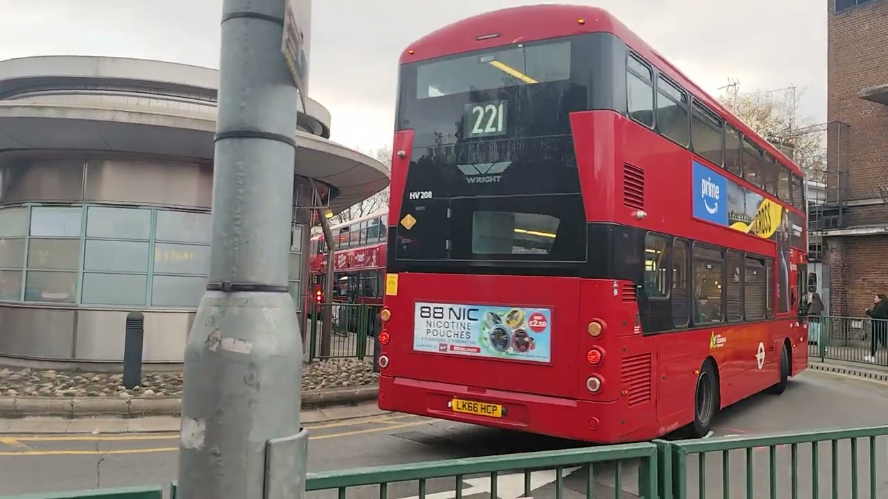 buses at turnpike lane station